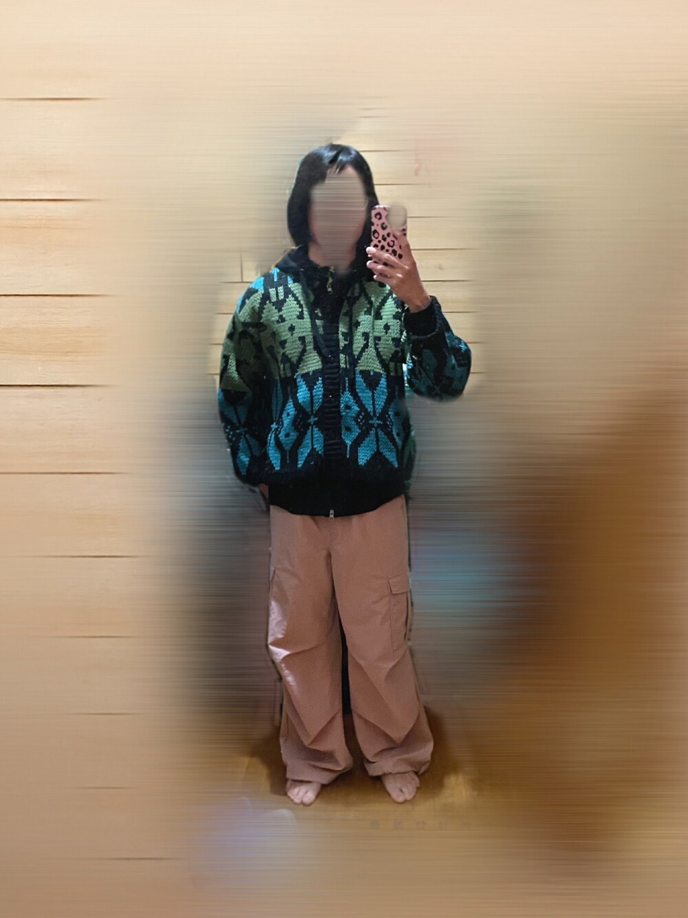 「カーディガン、ニット、カーゴパンツ、古着MIX、フーディー」｜「BIGIのアイテム（カーディガン/ボレロ、その他）」を使った、rakuru さん（骨格ストレート・メンズ・163cm）の冬コーディネートの1枚目の写真