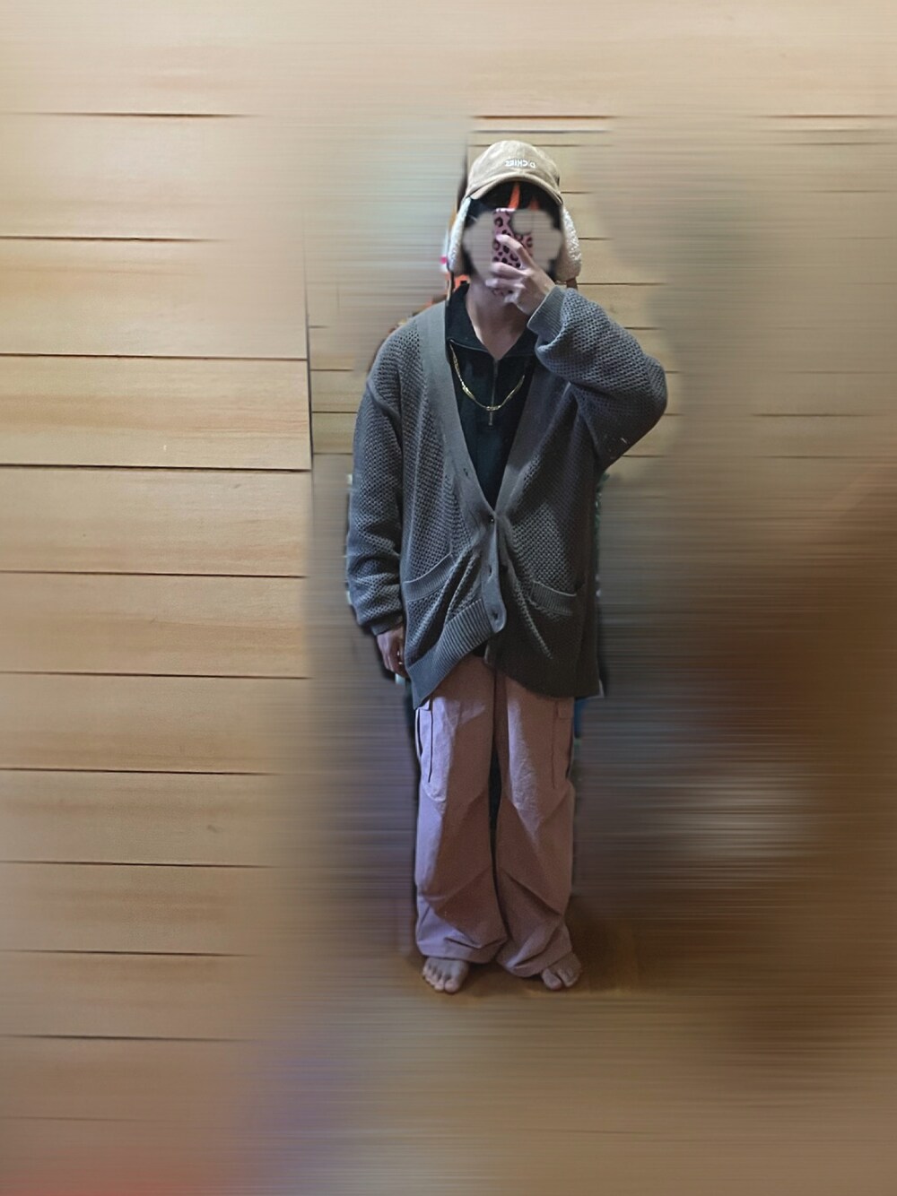 「カジュアル、モード、カーディガン、日常に魔法を、レイヤードスタイル」｜「Dickiesのアイテム（キャップ、ベージュ系）」を使った、rakuru さん（骨格ナチュラル・メンズ・163cm）の秋コーディネートの1枚目の写真