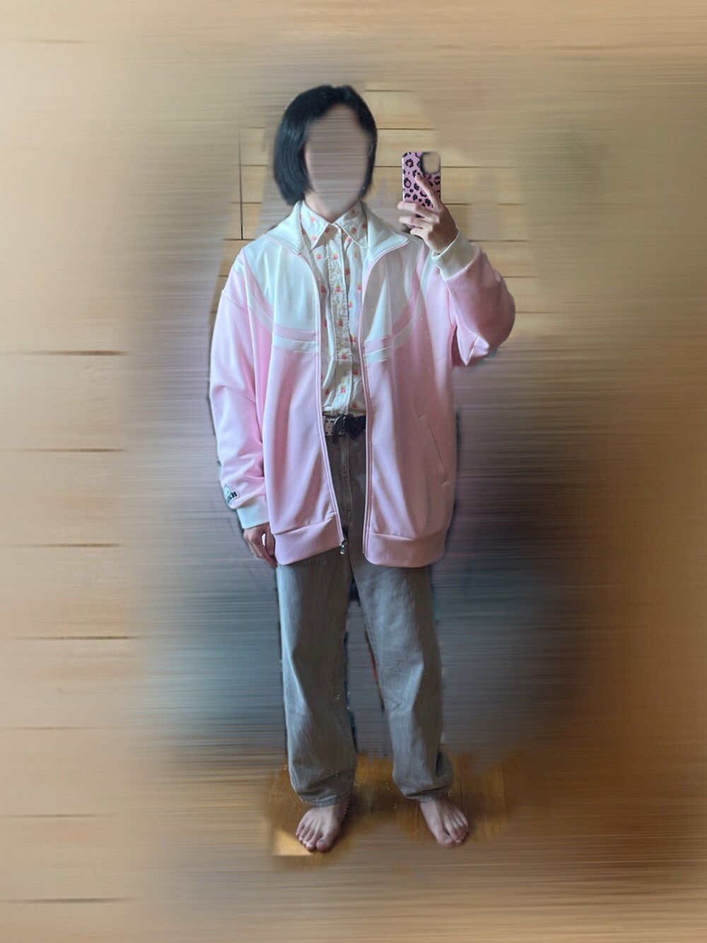「カジュアル、ピンク、昭和、ジェンダーレス、デニム」｜「Haulsのアイテム（ジャケット/アウター、ピンク系）」を使った、rakuru さん（メンズ・163cm）の冬コーディネートの1枚目の写真