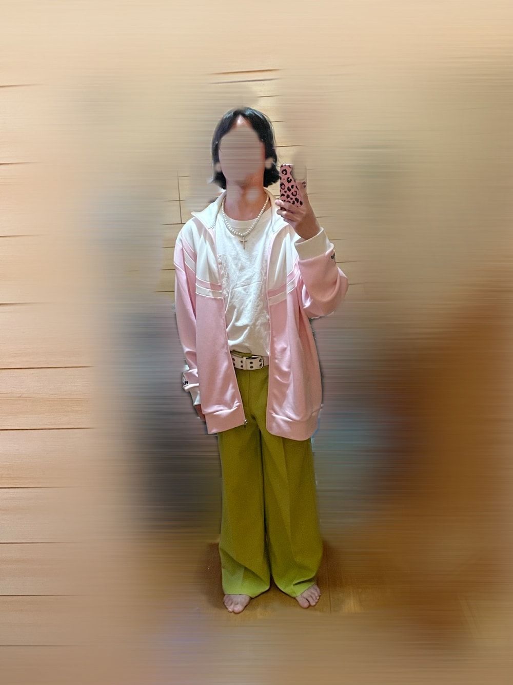 「近未来、Y3K、春コーデ、今日のコーデ、カジュアル」｜「Haulsのアイテム（ジャケット/アウター、ピンク系）」を使った、rakuru さん（骨格ストレート・メンズ・163cm）の春コーディネートの1枚目の写真