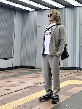 「アイテム（スニーカー）」を使った、棚橋弘至さん（メンズ・181cm・40代）の秋コーディネート
