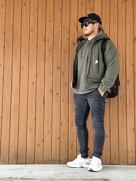 「and wander（アンドワンダー）のアイテム（ジャケット/アウター）」を使った、棚橋弘至さん（メンズ・181cm）の春コーディネート