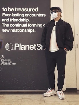 「and wander（アンドワンダー）のアイテム（パンツ）」を使った、棚橋弘至さん（メンズ・181cm）の冬コーディネート