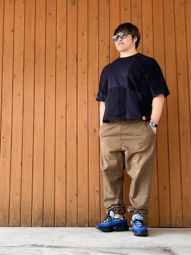 「TIGHTBOOTH PRODUCTION（タイトブースプロダクション）のアイテム（Tシャツ/カットソー、ブラック系）」を使った、棚橋弘至さん（メンズ・181cm）の夏コーディネート