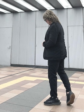 「アイテム（スーツケース/キャリーバッグ）」を使った、棚橋弘至さん（メンズ・181cm）の秋コーディネート