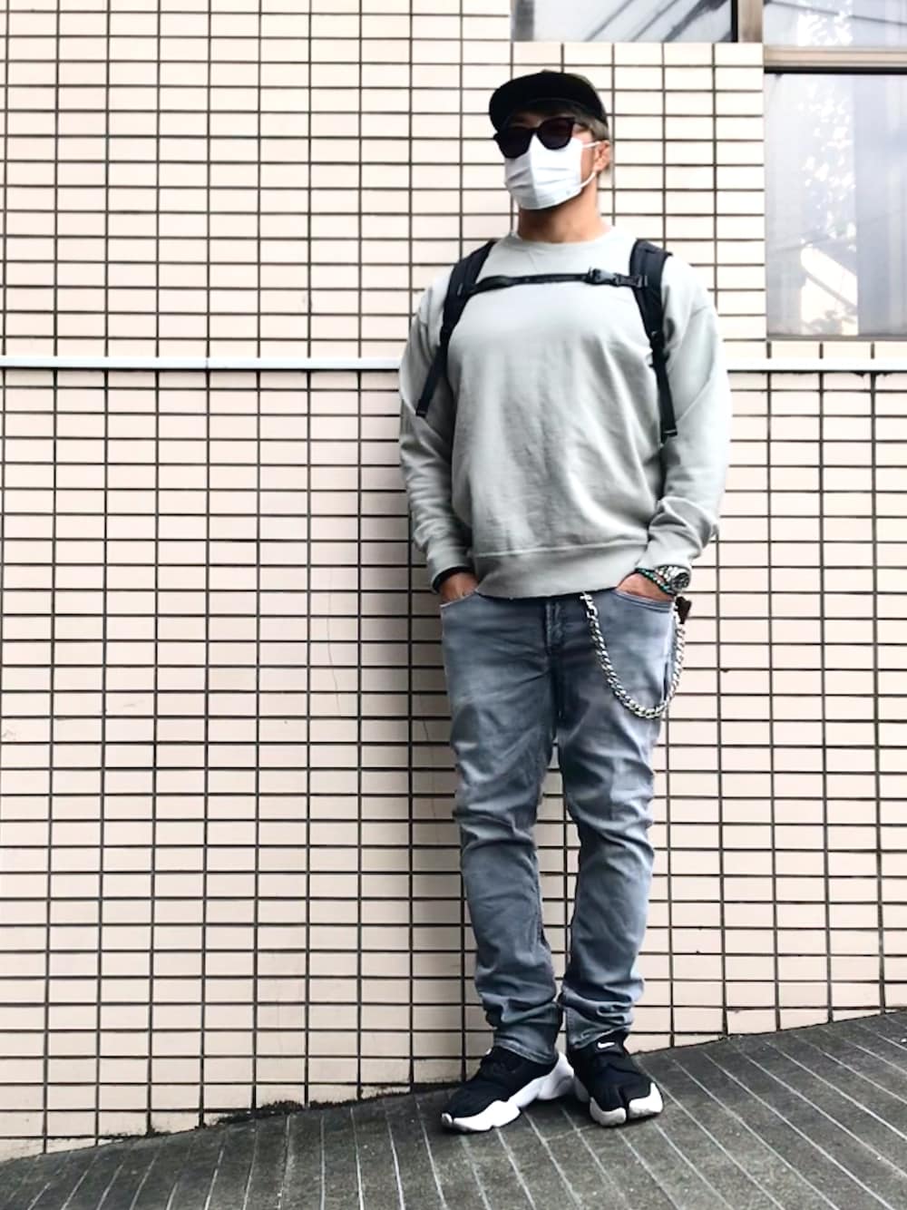 「fear of god」｜「NEW ERAのアイテム（キャップ、ブラック系）」を使った、棚橋弘至さん（メンズ・181cm）の秋コーディネートの1枚目の写真