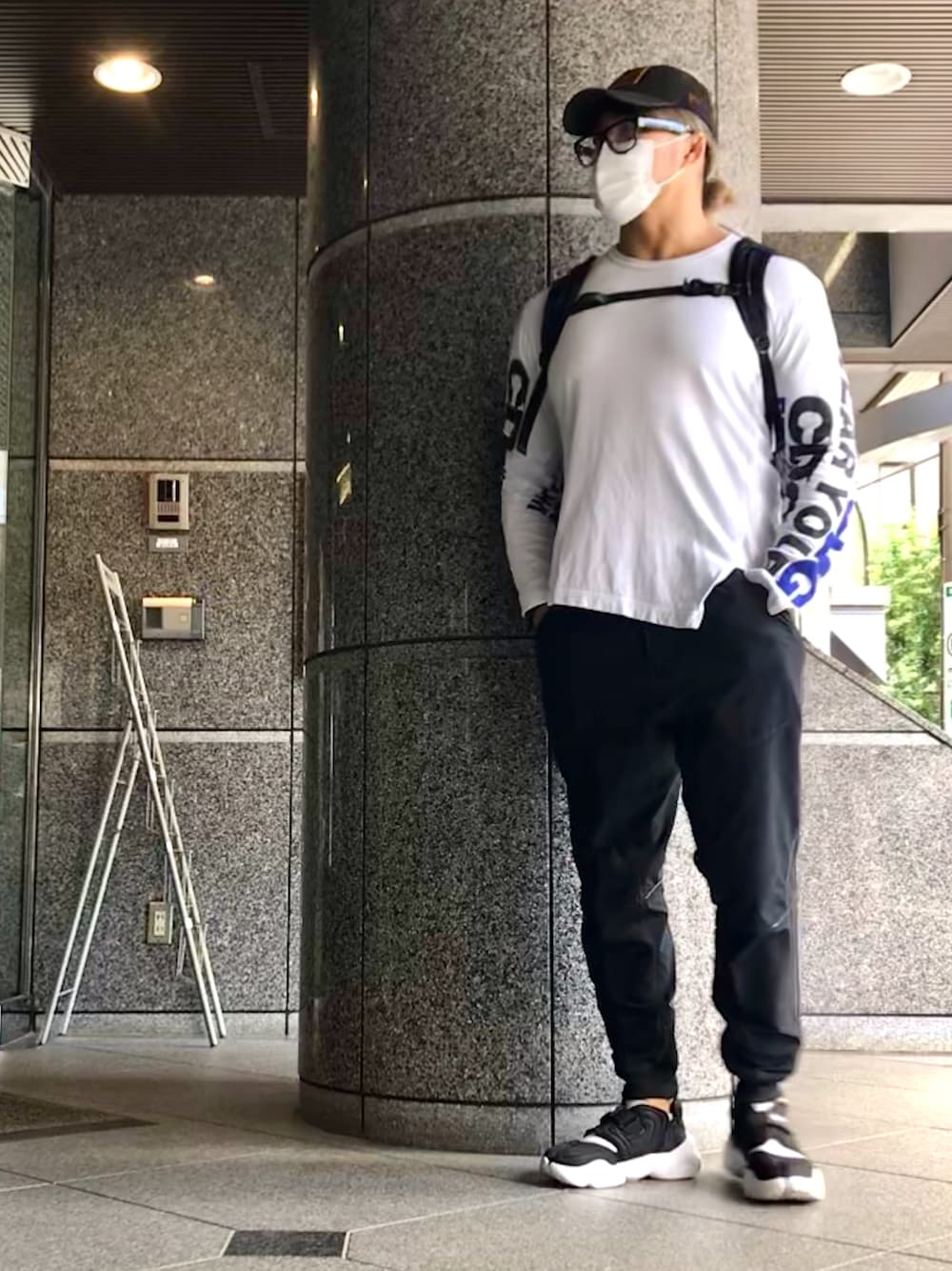 「ジャーマンスープレックス」｜「NEW ERAのアイテム（キャップ、ブラック系）」を使った、棚橋弘至さん（メンズ・181cm）の秋コーディネートの1枚目の写真