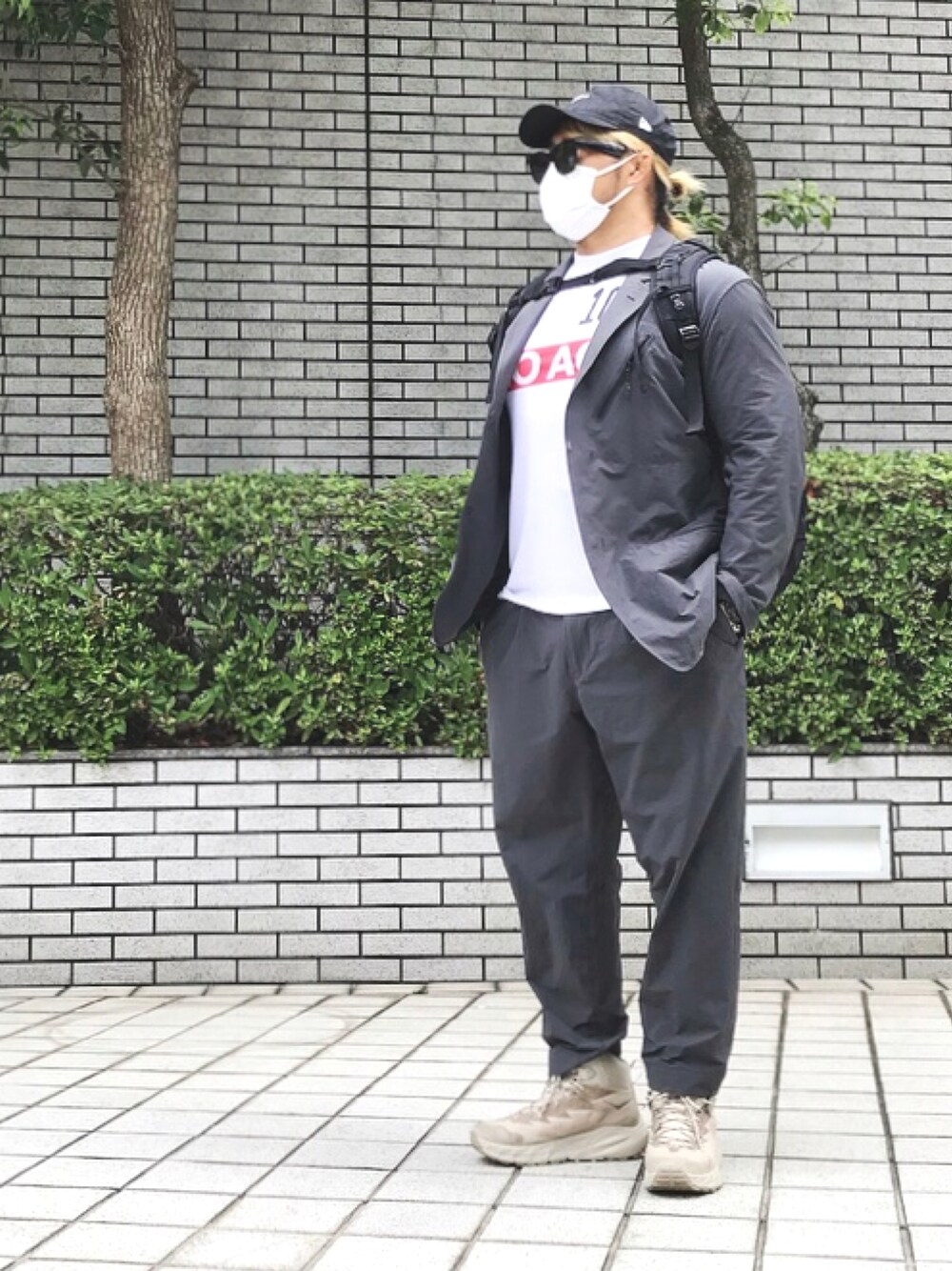 「セットアップ」｜「NEW ERAのアイテム（キャップ、ブラック系）」を使った、棚橋弘至さん（メンズ・181cm）の夏コーディネートの1枚目の写真