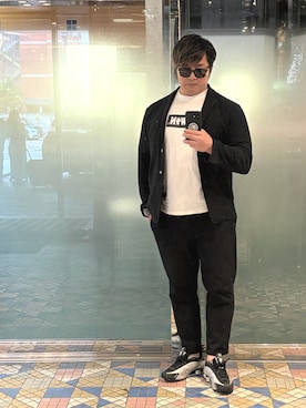 「EDWIN（エドウィン）のアイテム（Tシャツ/カットソー、ホワイト系）」を使った、棚橋弘至さん（メンズ・181cm）の夏コーディネート