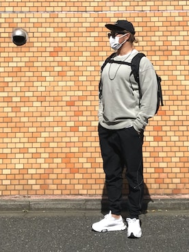 「and wander（アンドワンダー）のアイテム（パンツ）」を使った、棚橋弘至さん（メンズ・181cm）の秋コーディネート