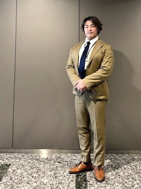 「アイテム（スーツセット）」を使った、棚橋弘至さん（メンズ・181cm）の春コーディネート