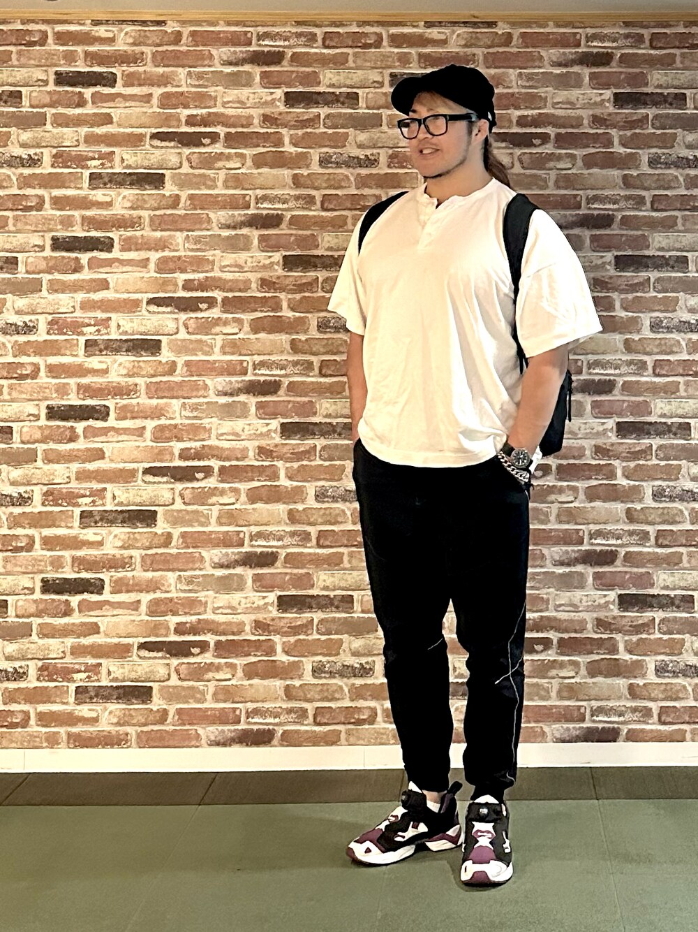 「PUMP FURY」｜「NEW ERAのアイテム（ニットキャップ/ビーニー、ブラック系）」を使った、棚橋弘至さん（メンズ・181cm）の秋コーディネートの1枚目の写真