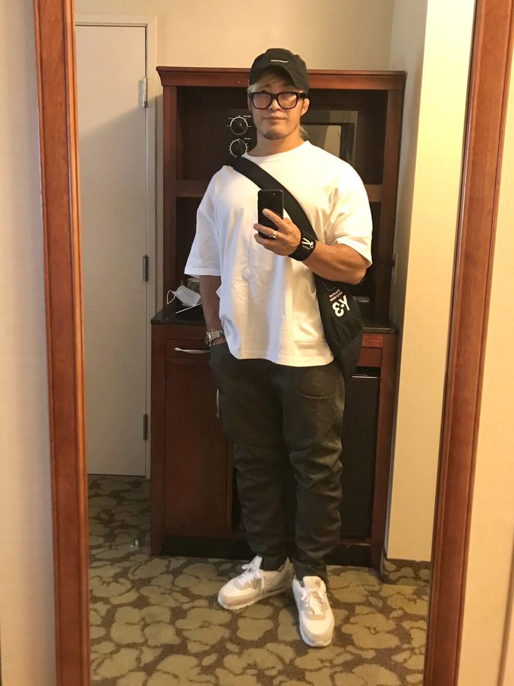 「NEW ERA」｜「NEW ERAのアイテム（キャップ、ブラック系）」を使った、棚橋弘至さん（メンズ・181cm）の夏コーディネートの1枚目の写真