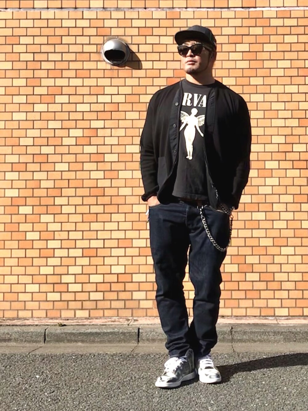 「THE NORTH FACEのアイテム（キャップ、グレー系）」を使った、棚橋弘至さん（メンズ・181cm）の春コーディネートの1枚目の写真