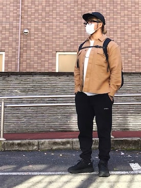 「and wander（アンドワンダー）のアイテム（バッグ）」を使った、棚橋弘至さん（メンズ・181cm）の秋コーディネート