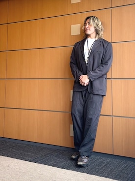 「アイテム（スニーカー）」を使った、棚橋弘至さん（メンズ・181cm・40代）の秋コーディネート