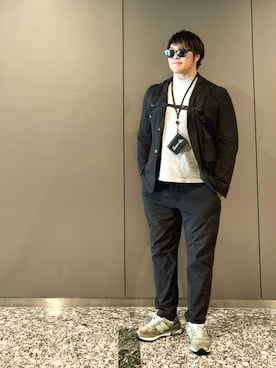 「Saturdays NYC（サタデーズ ニューヨークシティ ）のアイテム（Tシャツ/カットソー、グレー系）」を使った、棚橋弘至さん（メンズ・181cm）の夏コーディネート