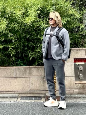 「アイテム（セットアップ）」を使った、棚橋弘至さん（メンズ・181cm）の秋コーディネート