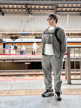 「後楽園ホールTシャツのアイテム（Tシャツ/カットソー、ホワイト系）」を使った、棚橋弘至さん（メンズ・181cm）の夏コーディネート
