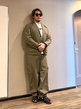 「アイテム（セットアップ）」を使った、棚橋弘至さん（メンズ・181cm）の春コーディネート