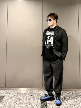 「闘魂SHOPのアイテム（Tシャツ/カットソー、ブラック系）」を使った、棚橋弘至さん（メンズ・181cm）の夏コーディネート
