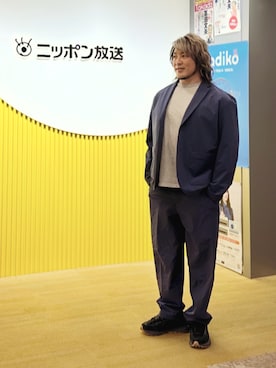 「アイテム（セットアップ）」を使った、棚橋弘至さん（メンズ・181cm）の秋コーディネート