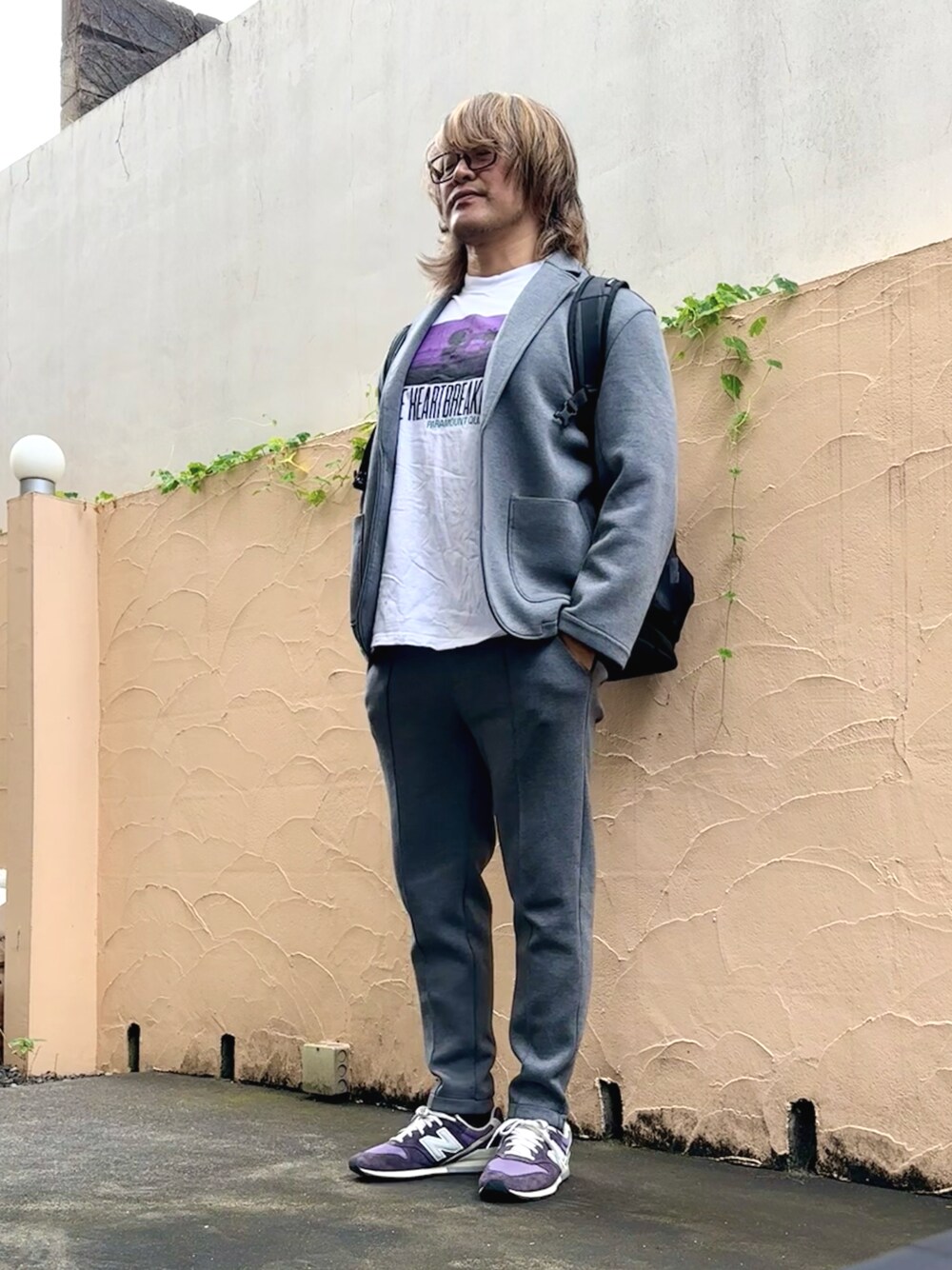 「新日本プロレス道場」｜「BEDWIN & THE HEARTBREAKERSのアイテム（Tシャツ/カットソー、ホワイト系）」を使った、棚橋弘至さん（メンズ・181cm）の夏コーディネートの1枚目の写真