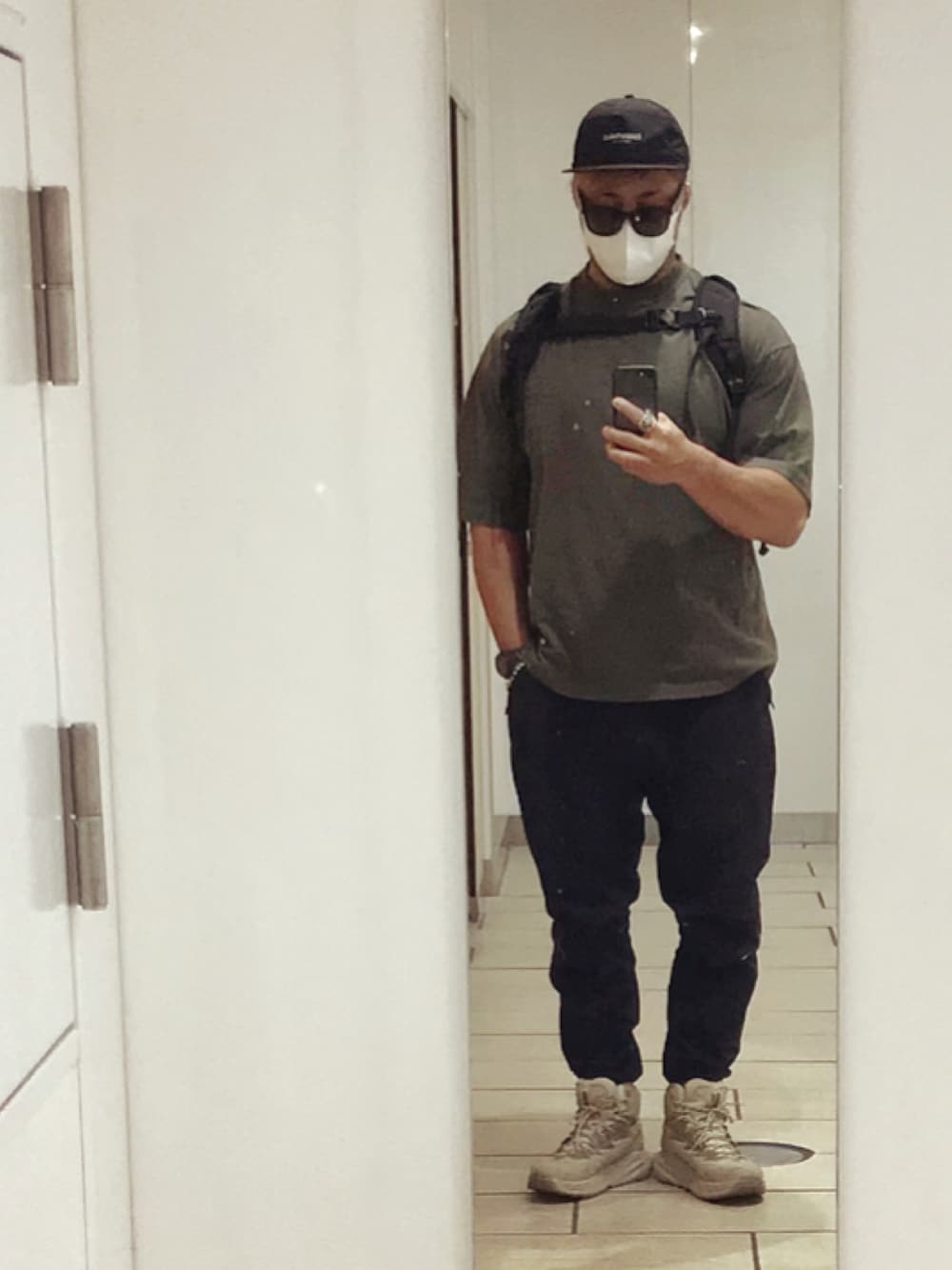 「fear of god、ESSENTIALS」｜「Ron Hermanのアイテム（Tシャツ/カットソー、グリーン系）」を使った、棚橋弘至さん（メンズ・181cm）の夏コーディネートの1枚目の写真