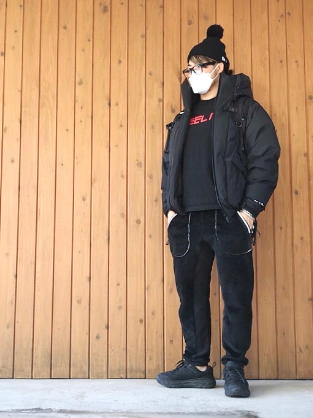 「fragmentdesign、ENGINEERED GARMENTS」｜「NEW ERAのアイテム（ニットキャップ/ビーニー、ブラック系）」を使った、棚橋弘至さん（メンズ・181cm）の冬コーディネートの1枚目の写真
