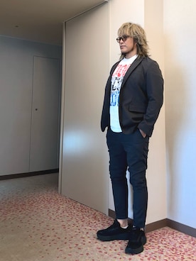 「アイテム（セットアップ）」を使った、棚橋弘至さん（メンズ・181cm）の秋コーディネート