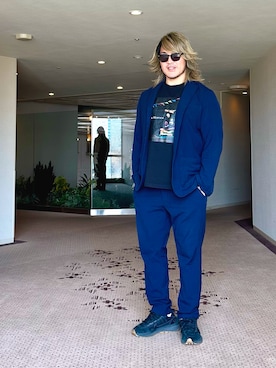 「アイテム（セットアップ）」を使った、棚橋弘至さん（メンズ・181cm）の秋コーディネート