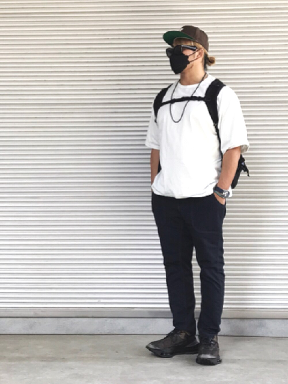 「ESSENTIALS、fear of god」｜「NEW ERAのアイテム（キャップ、ブラウン系）」を使った、棚橋弘至さん（メンズ・181cm）の春コーディネートの1枚目の写真