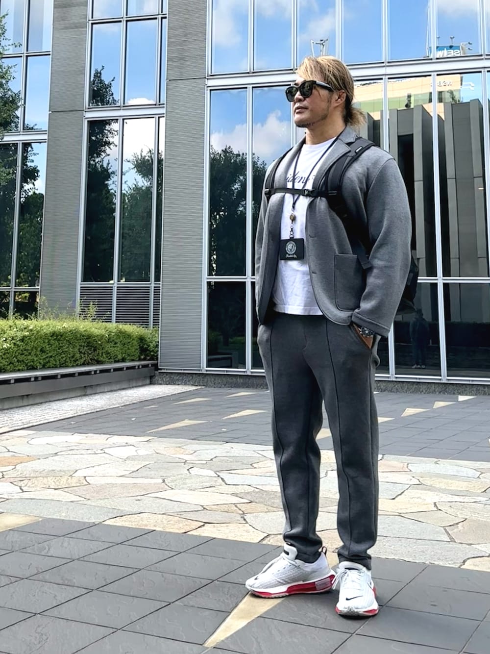 「中野坂上」｜「闘魂SHOPのアイテム（Tシャツ/カットソー、ホワイト系）」を使った、棚橋弘至さん（メンズ・181cm）の夏コーディネートの1枚目の写真
