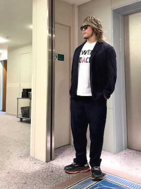 「アイテム（セットアップ）」を使った、棚橋弘至さん（メンズ・181cm）の秋コーディネート