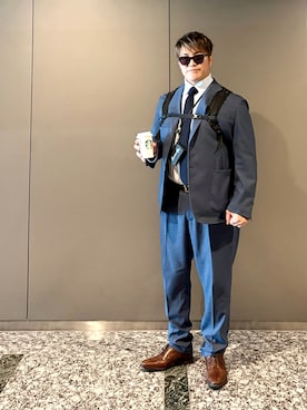 「オーダースーツのアイテム（スーツセット、ブルー系）」を使った、棚橋弘至さん（メンズ・181cm）の春コーディネート