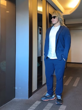 「アイテム（セットアップ）」を使った、棚橋弘至さん（メンズ・181cm）の秋コーディネート