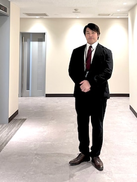 「アイテム（フォーマルスーツ/小物、レッド系）」を使った、棚橋弘至さん（メンズ・181cm）の秋コーディネート