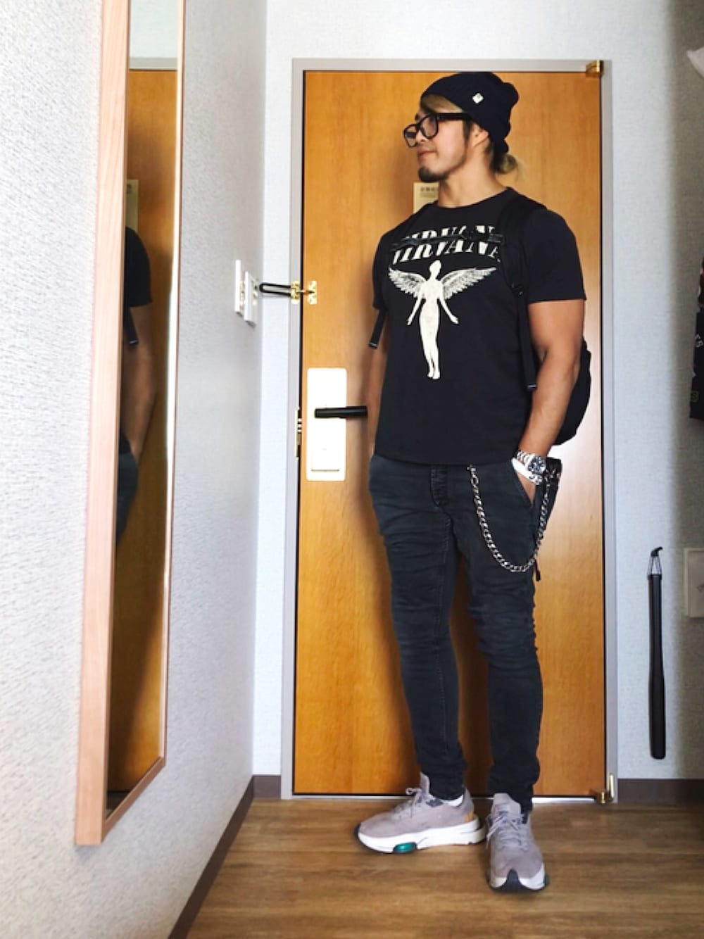 「NIRVANA」｜「Ron Hermanのアイテム（ニットキャップ/ビーニー、ブルー系）」を使った、棚橋弘至さん（メンズ・181cm）の夏コーディネートの1枚目の写真