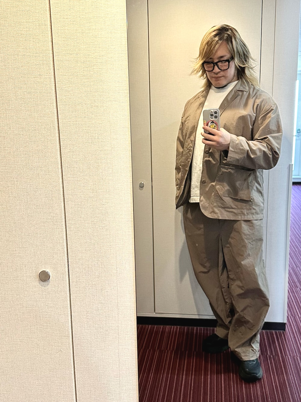 「安城市」｜「Healthknitのアイテム（Tシャツ/カットソー、ホワイト系）」を使った、棚橋弘至さん（メンズ・181cm）の秋コーディネートの1枚目の写真