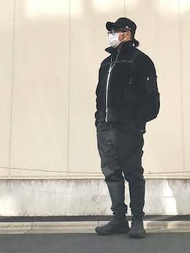 「and wander（アンドワンダー）のアイテム（バッグ）」を使った、棚橋弘至さん（メンズ・181cm）の冬コーディネート
