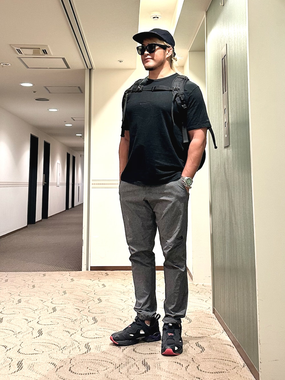 「PUMP FURY、仙台」｜「ARC'TERYXのアイテム（キャップ、ブルー系）」を使った、棚橋弘至さん（メンズ・181cm）の夏コーディネートの1枚目の写真