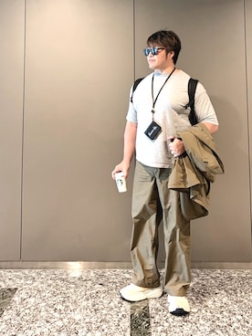 「Saturdays NYC（サタデーズ ニューヨークシティ ）のアイテム（Tシャツ/カットソー、グレー系）」を使った、棚橋弘至さん（メンズ・181cm）の夏コーディネート