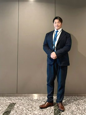 「オーダースーツのアイテム（スーツセット、ブルー系）」を使った、棚橋弘至さん（メンズ・181cm）の春コーディネート