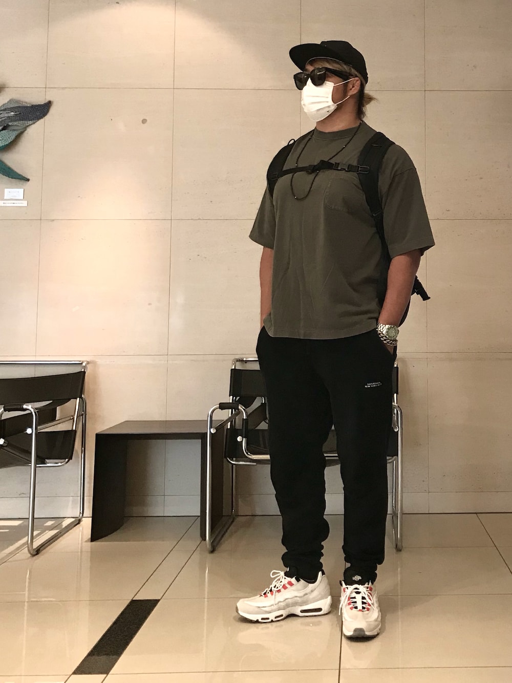 「ESSENTIALS、鹿児島」｜「NEW ERAのアイテム（キャップ、ブラック系）」を使った、棚橋弘至さん（メンズ・181cm）の秋コーディネートの1枚目の写真