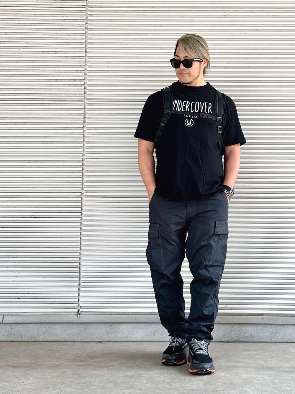 「等々力」｜「UNDERCOVERのアイテム（Tシャツ/カットソー、ブラック系）」を使った、棚橋弘至さん（メンズ・181cm）の夏コーディネートの1枚目の写真