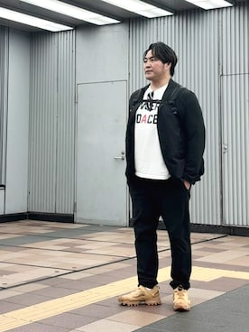 「アイテム（セットアップ）」を使った、棚橋弘至さん（メンズ・181cm）の秋コーディネート