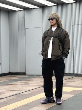 「アイテム（MA-1）」を使った、棚橋弘至さん（メンズ・181cm）の秋コーディネート