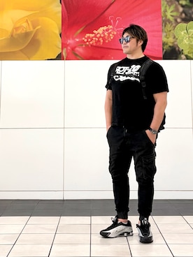 「テンフィ、ロットンTシャツのアイテム（Tシャツ/カットソー、ブラック系）」を使った、棚橋弘至さん（メンズ・181cm）の夏コーディネート