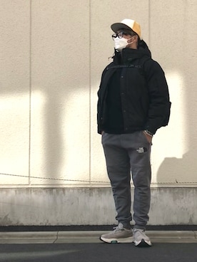 「and wander（アンドワンダー）のアイテム（バッグ）」を使った、棚橋弘至さん（メンズ・181cm）の冬コーディネート