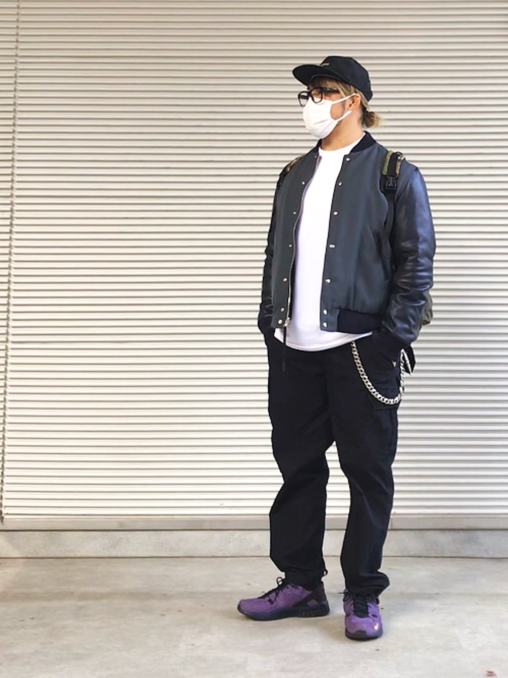 「fear of god、キン肉マン」｜「NEW ERAのアイテム（キャップ、ブラック系）」を使った、棚橋弘至さん（メンズ・181cm）の冬コーディネートの1枚目の写真